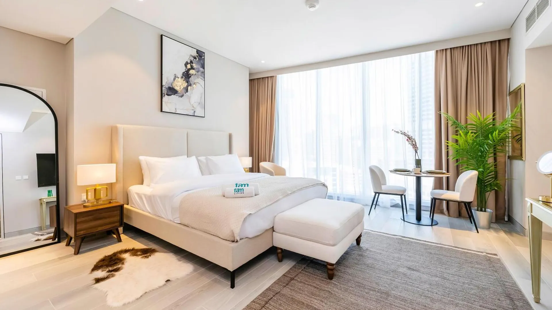 Fam Living - Stunning Modern Marina Apartment Dubai