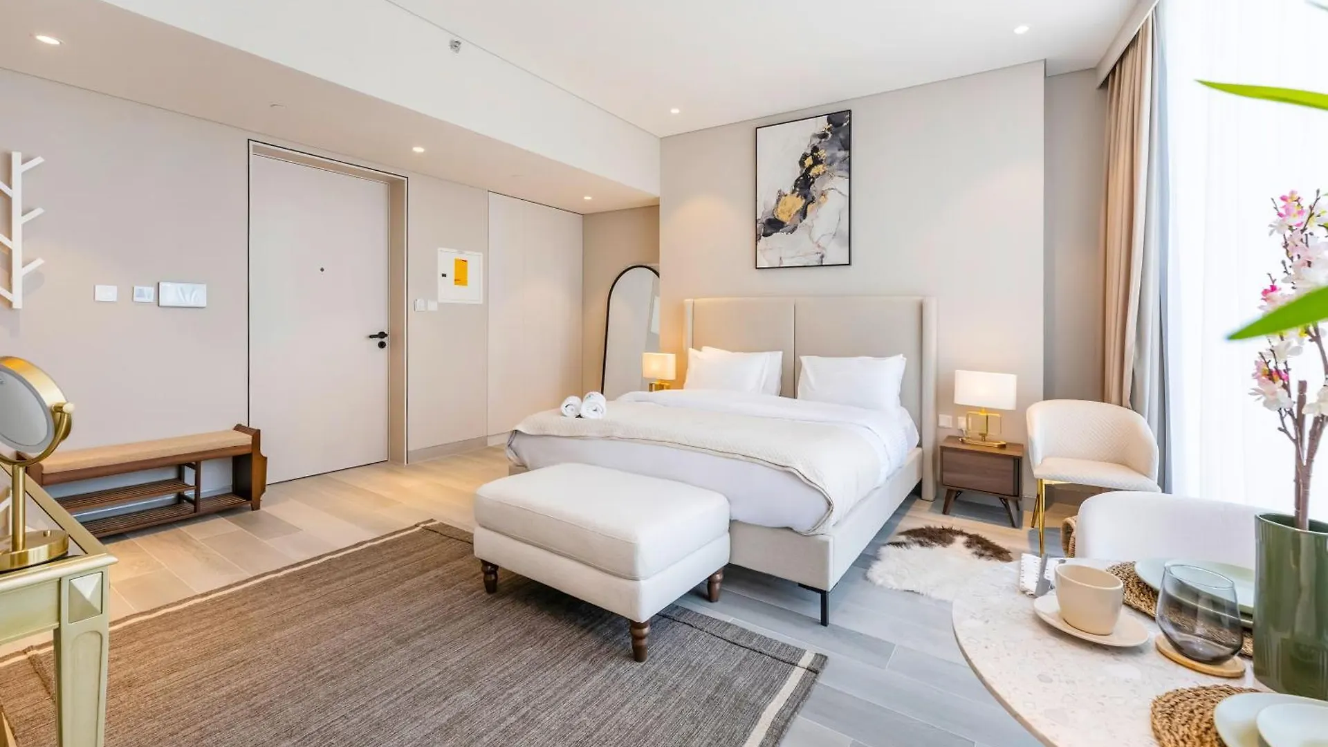 Fam Living - Stunning Modern Marina Apartment Dubai 0*,